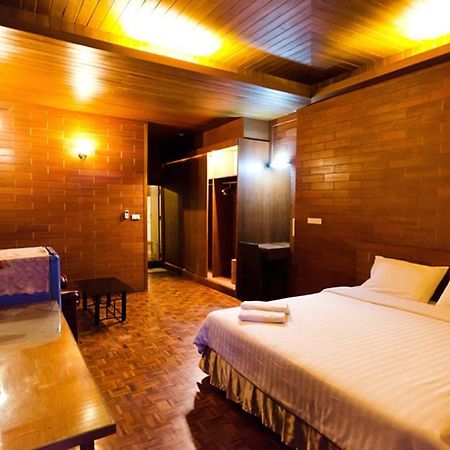 Eight Plus Hotel กรุงเทพมหานคร ภายนอก รูปภาพ